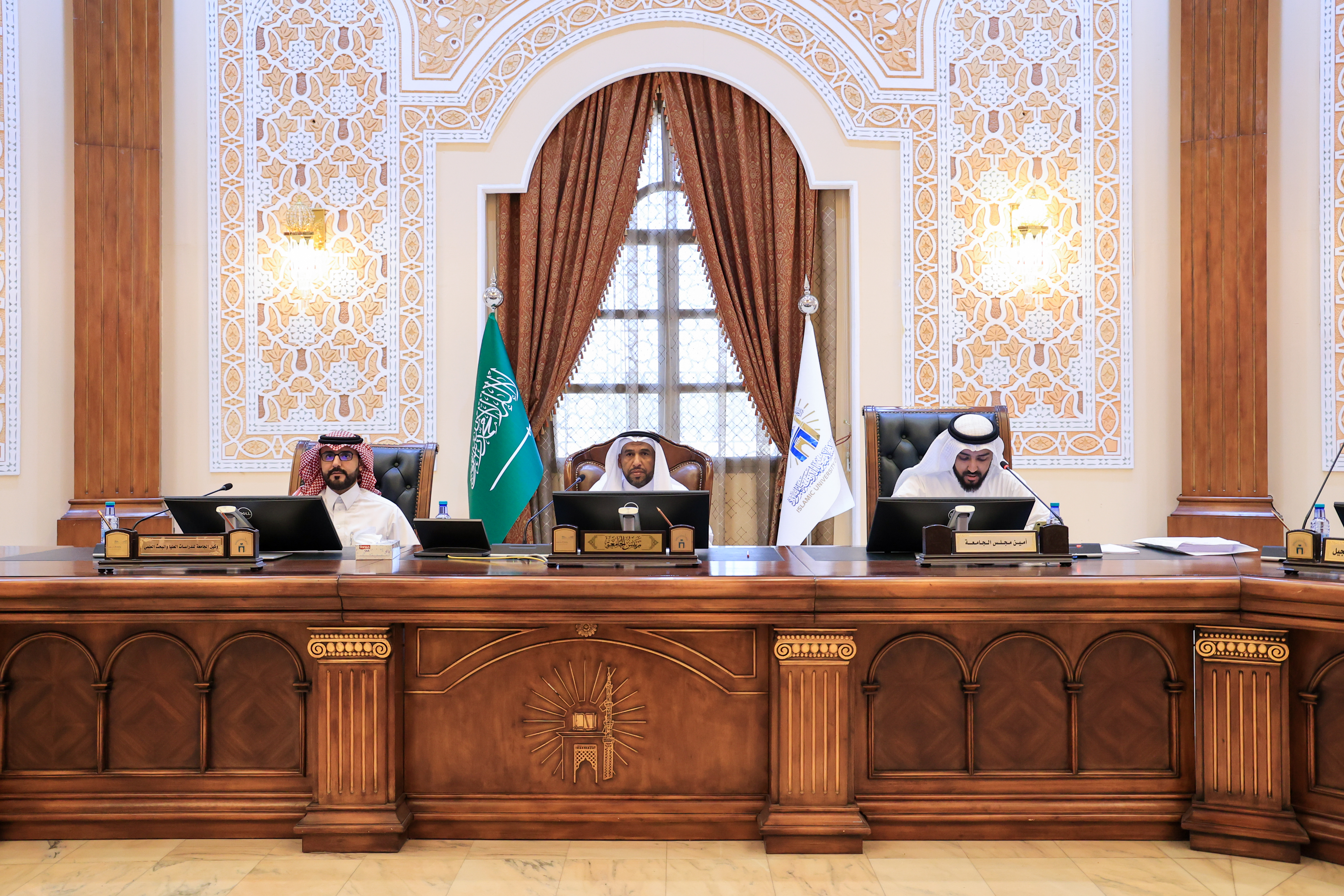 سعادة رئيس الجامعة الإسلامية المكلف أ. د. حسن بن عبدالمنعم العوفي، يترأس مجلس الجامعة في جلسته السابعة